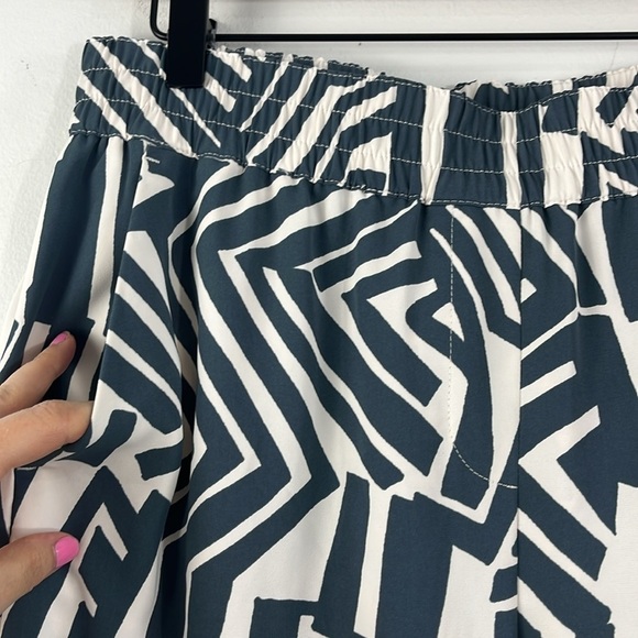 Ann Taylor Loft Geo Print Grey Blue White Straight Leg Pull On Pants Size MP - Picture 6 of 12